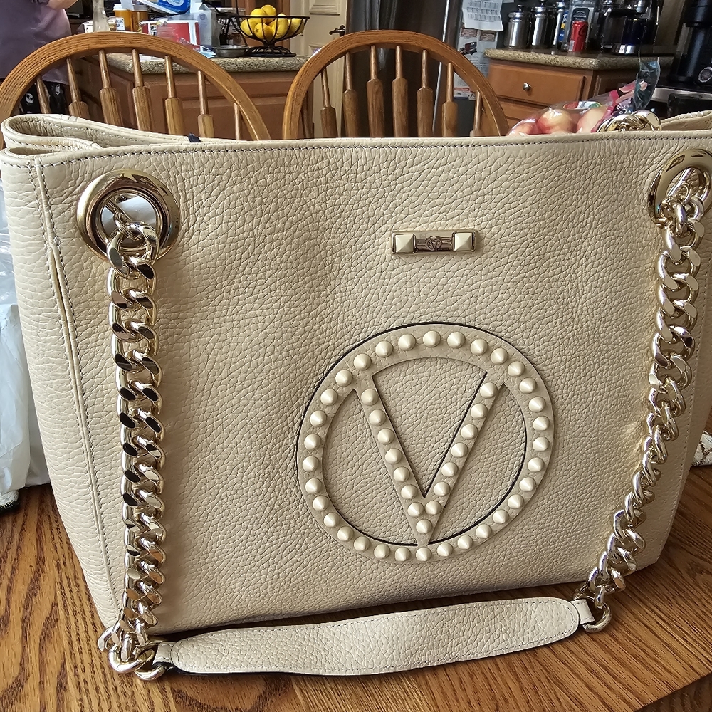 VALENTINO